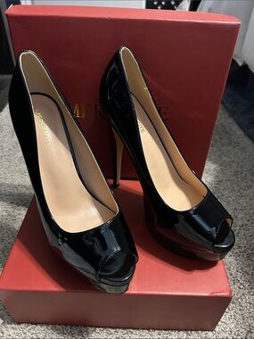 Via Spiga Red Box with Gold MERUMOTE Logo